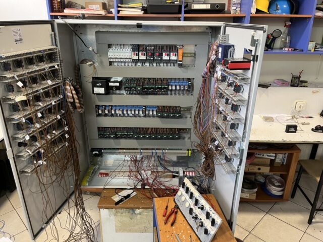 ναυτιλιακοί αυτοματισμοί Πειραιάς marine automation Piraeus ship automation systems automation service πλοίων marine electrical service Greece ship control systems repair PLC σε πλοία marine engineer automation